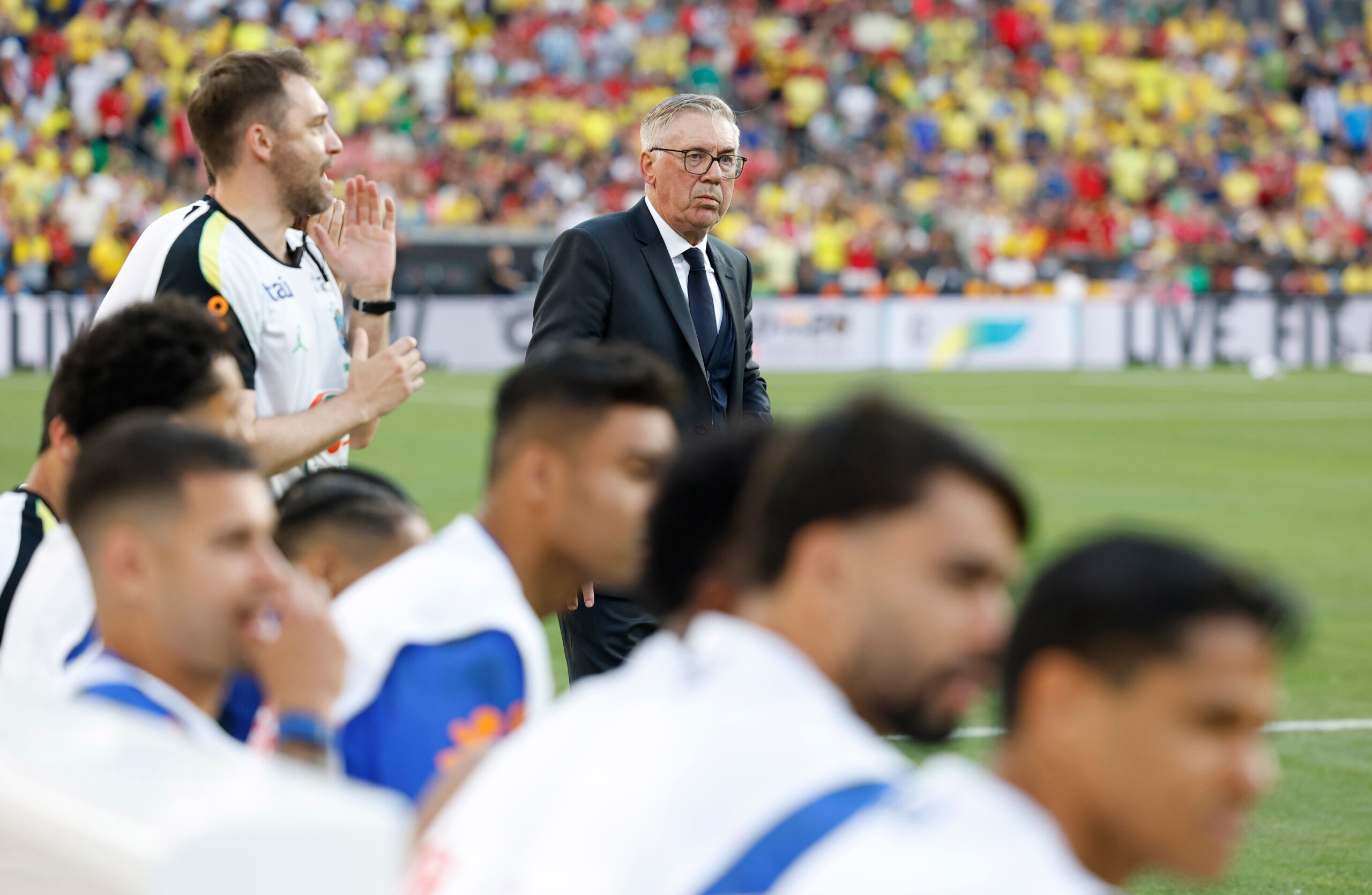 Carlo Ancelotti, técnico italiano da Seleção Brasileira, orienta os jogadores da Seleção Brasileira durante amistoso contra o Egito, às vésperas da Copa 2026